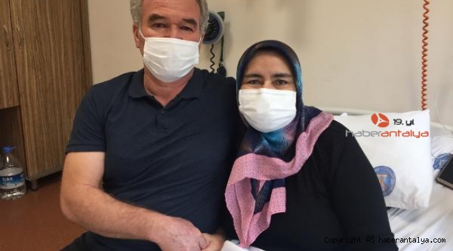 33 yıllık eşini hayata bağladı
