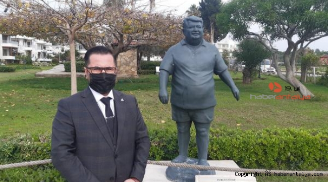 Anavatan Partisi'nden Özal'ın heykeline maske takılmasına tepki