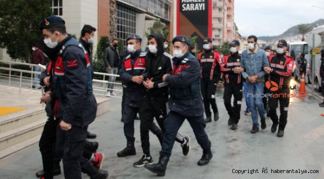 Antalya'da jandarmadan dev uyuşturucu operasyonu: 47 gözaltı