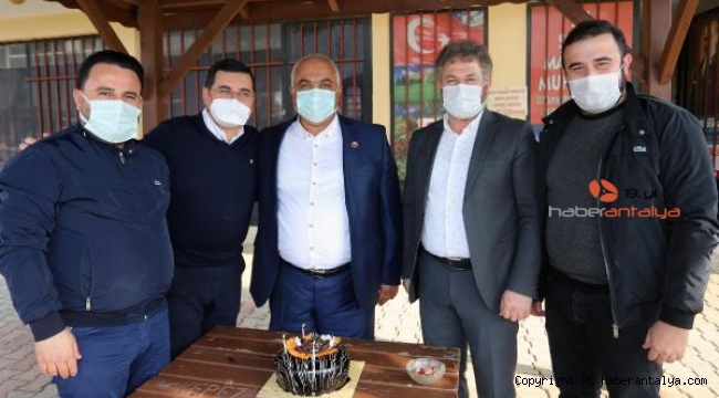 Başkan Tütüncü'den 6 muhtara doğumgünü sürprizi