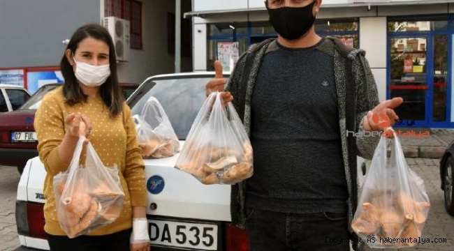 Doğadan topladıkları mantarları satıyorlar