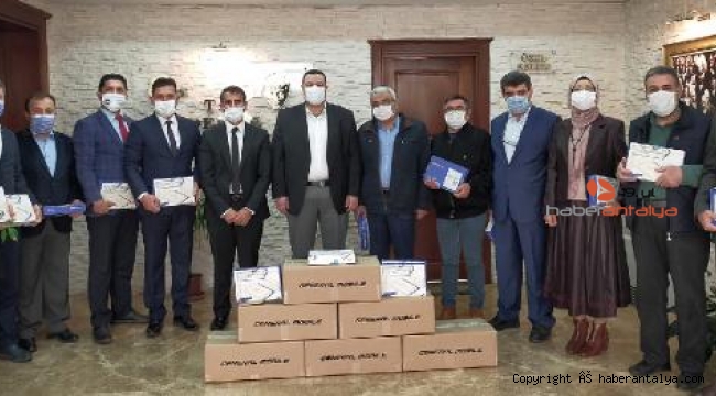 İhtiyaç sahibi öğrencilere tablet