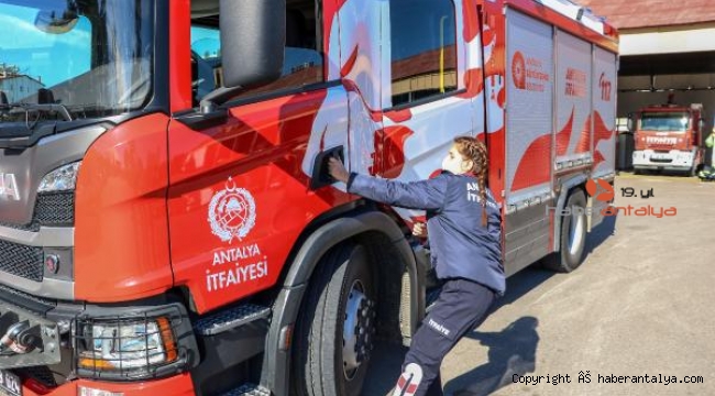 İki kardeş şehit itfaiyeci babalarının mesleğini sürdürüyor