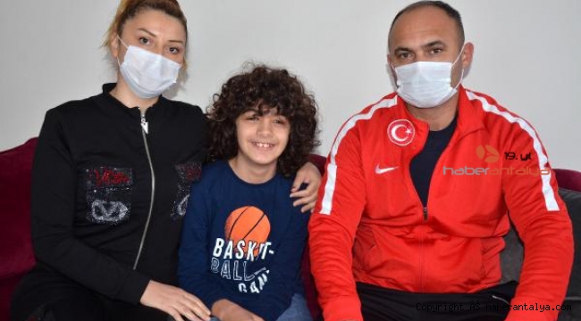 Kargo görevlisi, otizmli çocuğu dövdü !