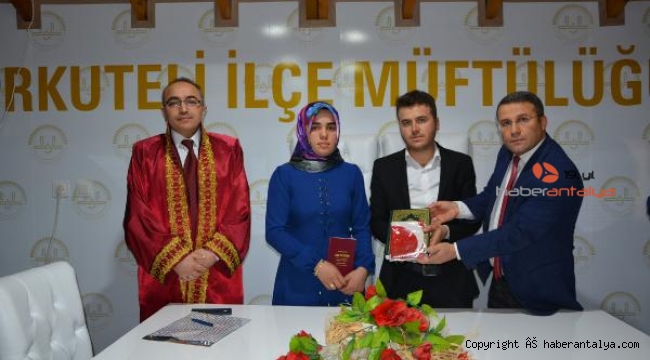 Korkuteli Müftülüğü 44 nikah kıydı