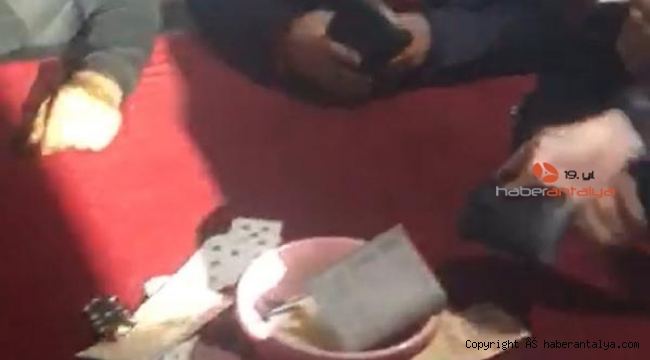 Kumar baskını düzenleyen polis, içeriye bakın nasıl girdi ?