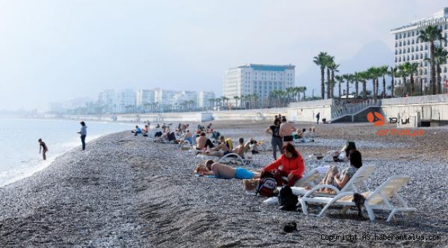 Ocak ayında yazdan kalma günlerin tadını turistler çıkardı