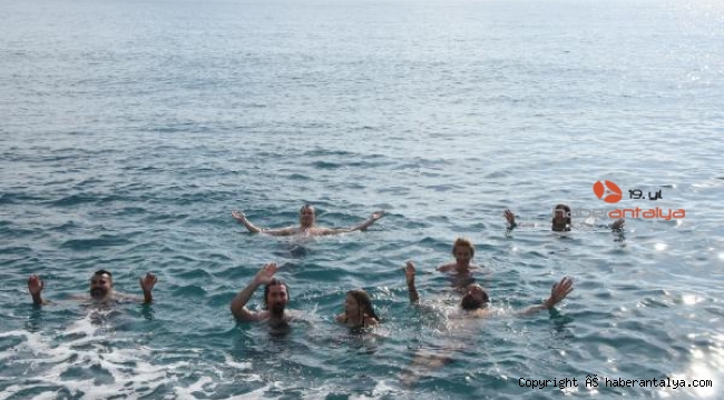 Rus ve Kazak turistlerin Ocak ayında deniz keyfi