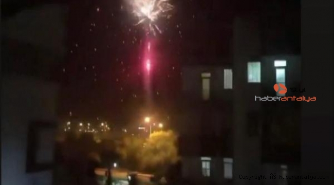 Sokakta yılbaşı kutlayan gençlere polis baskını
