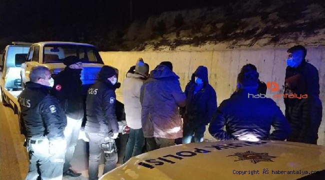 Yasağı ihlal edip, polise yakalandılar