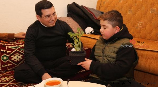 11 yaşındaki Çakır'ın, şehitler anısına okuduğu şiir, duygulandırdı