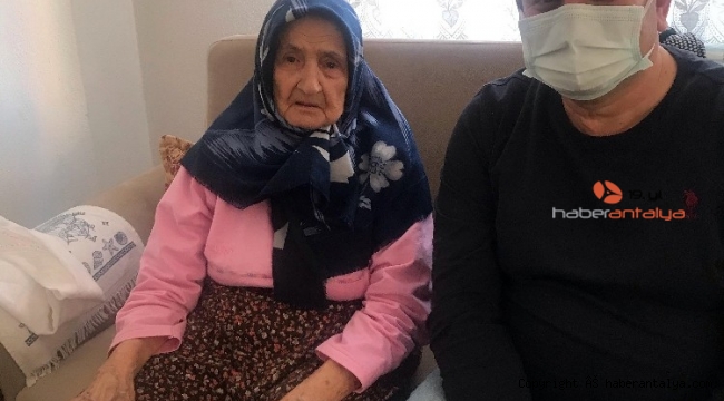Aile hekimi gönüllü olarak evlere gidip aşılama yapıyor