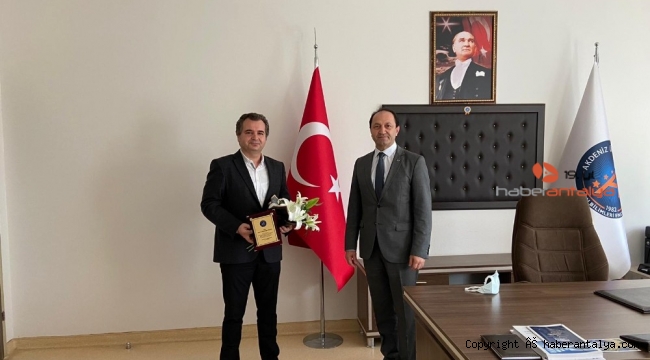 Akdeniz Üniversitesi Fen Bilimleri Enstitüsü'nde devir teslim töreni