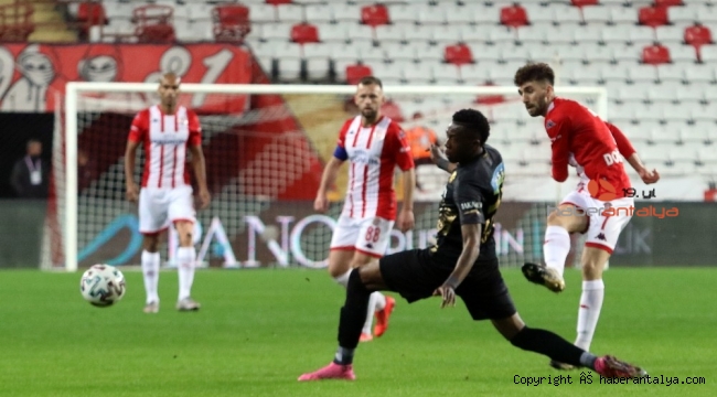 Antalyaspor yenilmezlik serisini 9 maça çıkardı