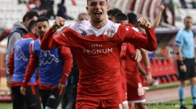 Antalyaspor'da Gökdeniz parlamaya devam ediyor