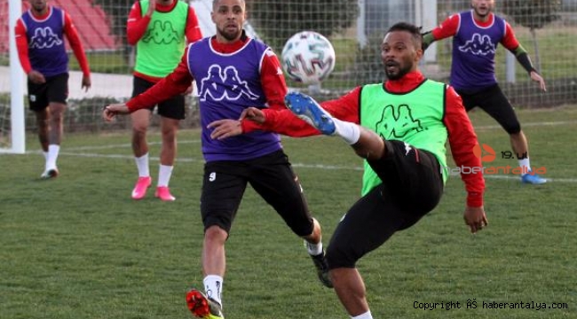 Antalyaspor'da iki eksik 