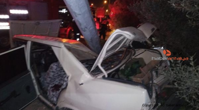 Aydınlatma direğine çarptı, hayatını kaybetti