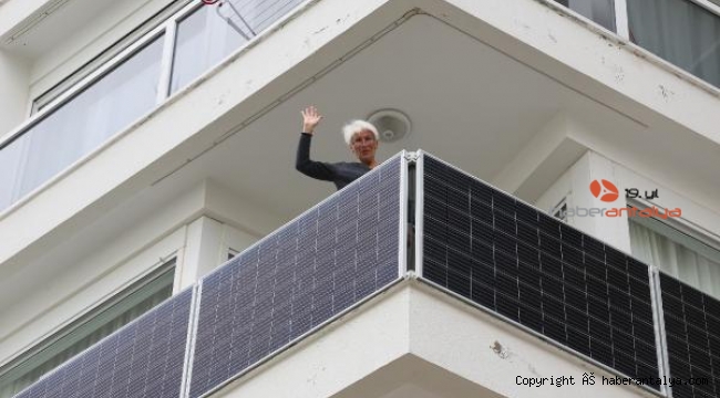 Balkondan enerjisini üretiyor
