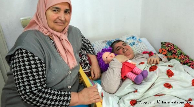Belden aşağısı felç olan Feride'nin tek isteği salıncakta sallanmak