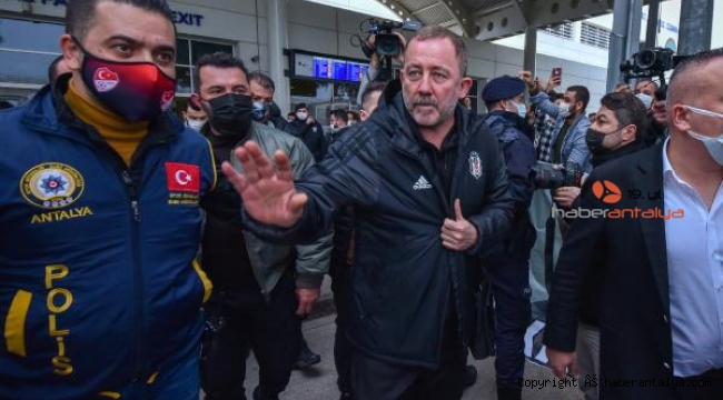 Beşiktaş'a Antalya'da coşkulu karşılama