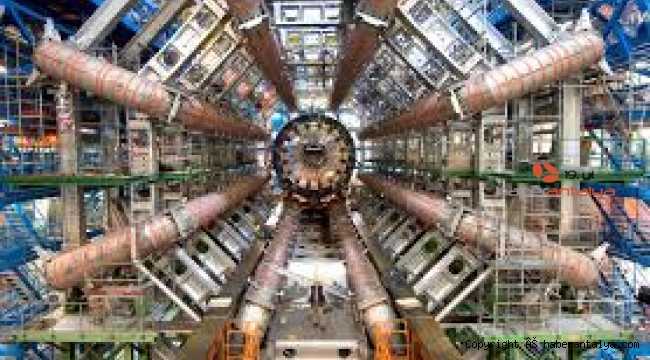 CERN'deki profesörden, Akif'in sözleriyle çağrı: Maddenin kudret-i zerriyesi için...