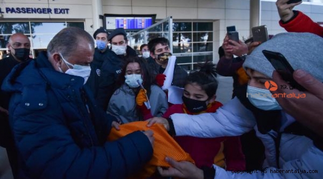 Galatasaray'a, Antalya'da coşkulu karşılama