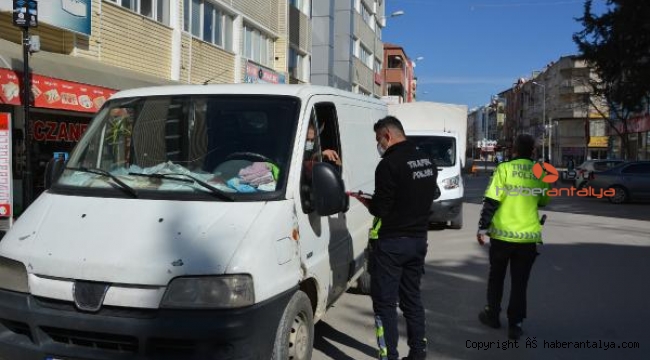 Korkuteli'de polisten kısıtlama denetimi