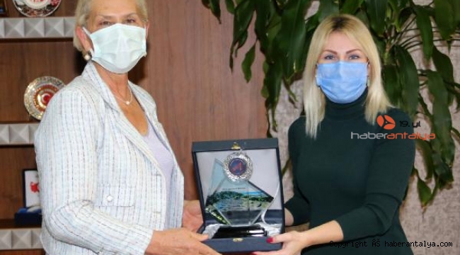 Prof. Dr. Havva İşkan Işık'a vefa plaketi