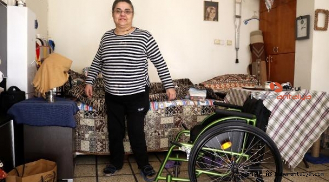 Tek oda evini dükkan yaptı, tek yoldaşı ise Minnak