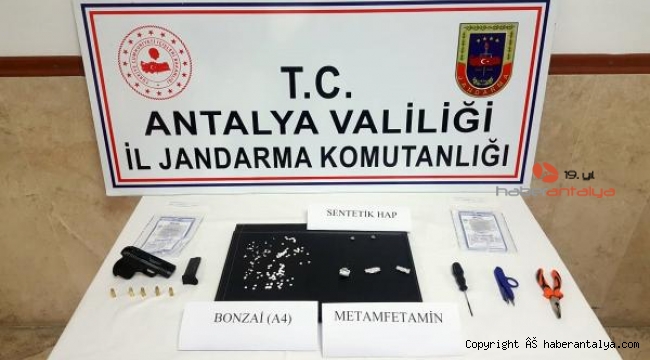 Turistlere zehir tacirliği yapan kişiyi jandarma yakaladı