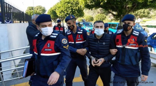 Uyuşturucu şüphelisi, içiçi olduğunu öne sürüp, gazetecileri tehdit etti