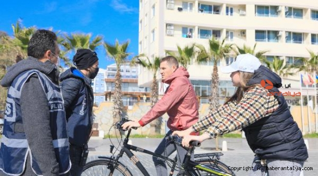 Yerleşik yabancıların turist gibi dışarı çıkmalarını engellemek için pasaport kontrolü yapıldı