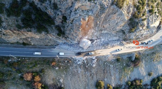 Yolu kapatan dev kaya, dev çalışmayla kırıldı