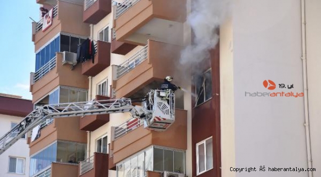 13 katlı binanın 5'inci katında çıkan yangın korkuttu