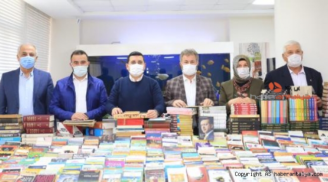 AK Parti'den 5 bin kitap bağışı
