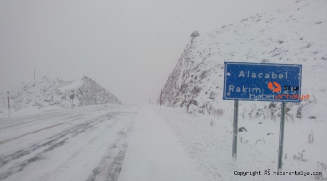 Antalya-Konya karayolunda kar sebebiyle felç olan trafik normale döndü