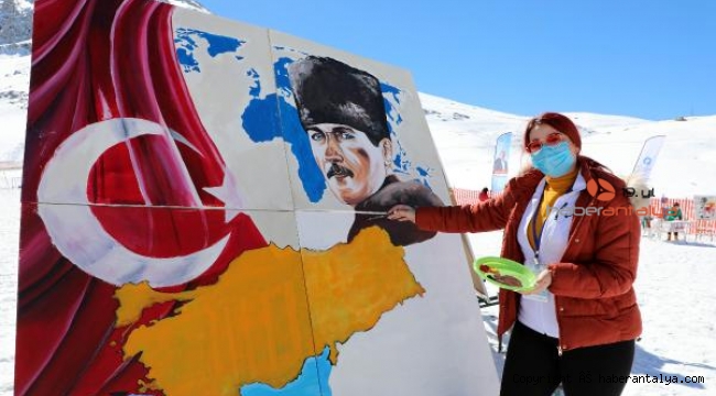 Antalya'nın zirvesinde kar üzerinde resim