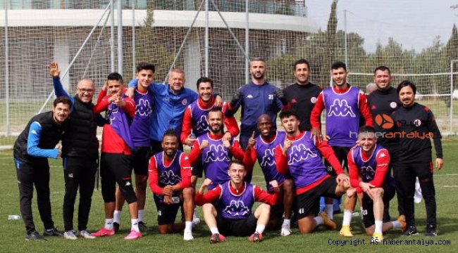 Antalyaspor, derbide 7 haftalık galibiyet hasretine son vermek istiyor. İşte muhtemel 11