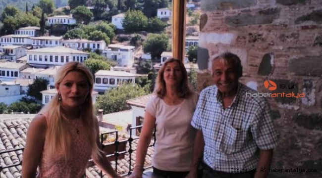 Babasını birinci katta öldürüp, annesi ile ablasının cesetlerinin yanına taşımış !