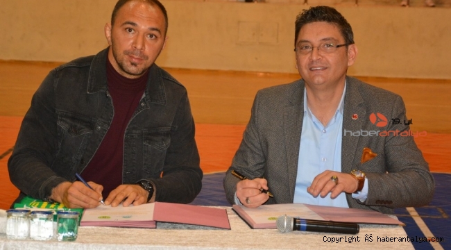 Başpehlivan Ali Gürbüz, Korkuteli Belediyesi'ne transfer oldu