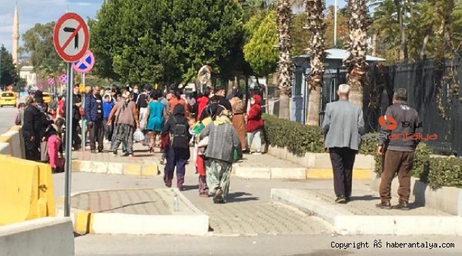 Büyük operasyonda yakalananlar ve yakınları adliyeyi doldurdu 