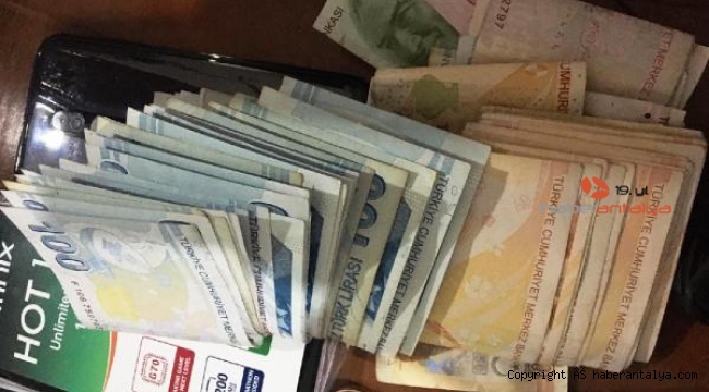 Çatıdan girip, çelik kasayı çalan şüpheli yakalandı
