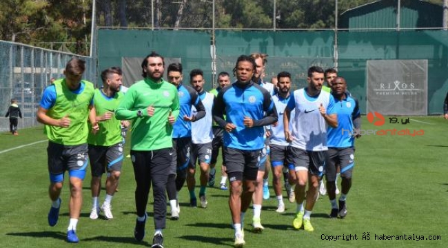 Çaykur Rizespor, Antalya'da kampa girdi