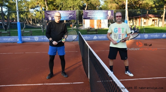 Doktorlar tenis turnuvasında buluştu