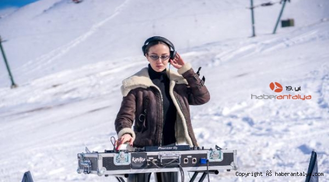 Dünyaca ünlü Ukraynalı DJ Katy Rise, klip için Saklıkent'i seçti