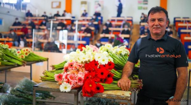 İngiltere'deki Anneler Günü ve Dünya Kadınlar Günü, çiçeğe ilgiyi katladı