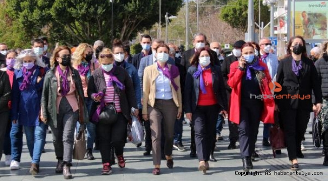 İYİ Parti:, 'Açıklamayı kadınlar adına yapmalıydınız, CHP adına değil'