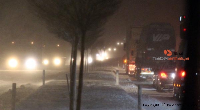Kar nedeniyle Afyonkarahisar- Antalya karayolu ulaşıma kapandı