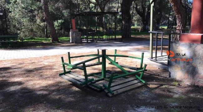 Kaş'ta bir park tahrip edildi