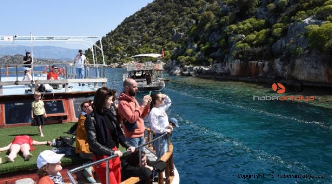 Kekova'da Rus turist hareketliliği